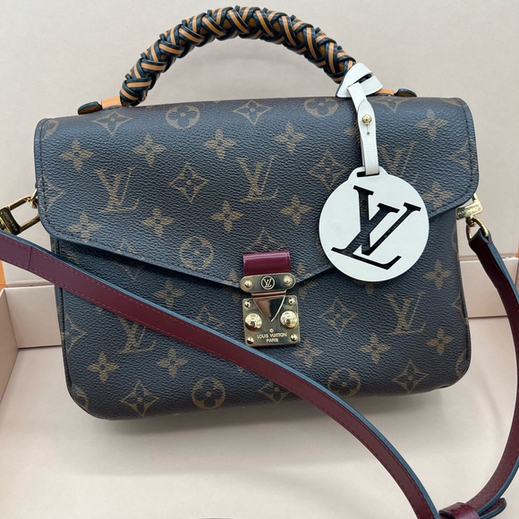 Louis Vuitton Handbags - Louis Vuitton Braided Handle Metis Monogram Canvas microchipped 😍